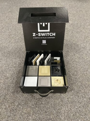 Z-Switch bemutató bőrönd