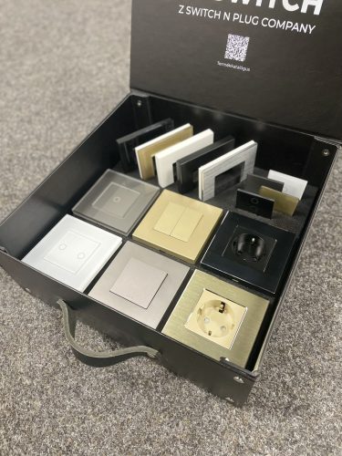 Z-Switch bemutató bőrönd